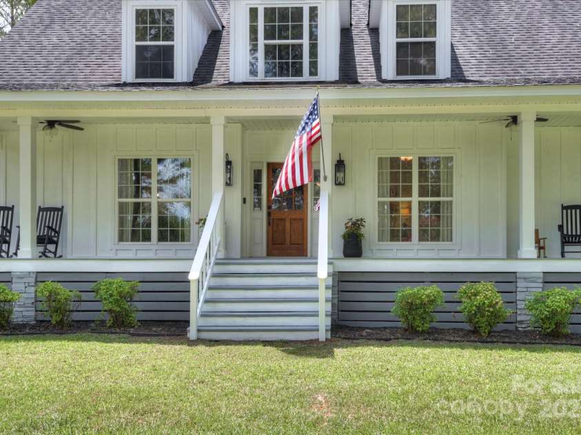 395 New Cut Road, Edgefield, SC 29824.  MLS# CAR4287046, YatesRealty ID 29043. 