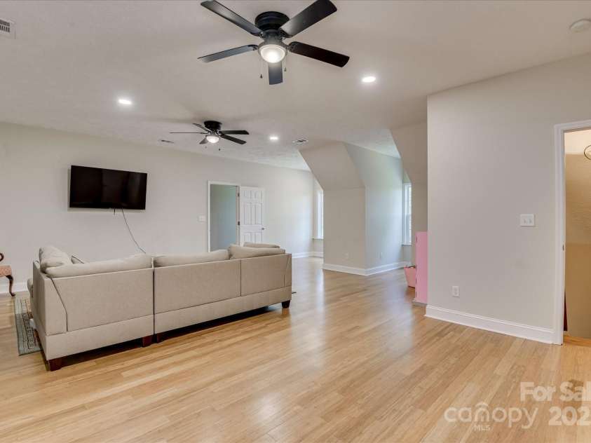 395 New Cut Road, Edgefield, SC 29824.  MLS# CAR4287046, YatesRealty ID 29043. 