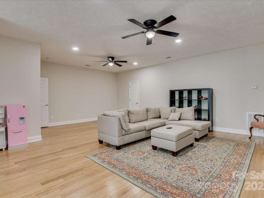 395 New Cut Road, Edgefield, SC 29824.  MLS# CAR4287046, YatesRealty ID 29043. 