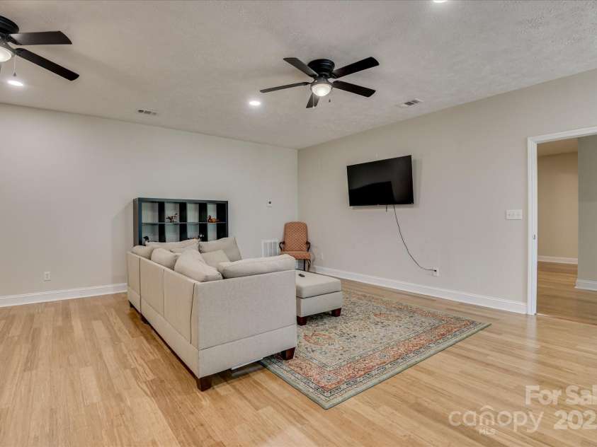 395 New Cut Road, Edgefield, SC 29824.  MLS# CAR4287046, YatesRealty ID 29043. 