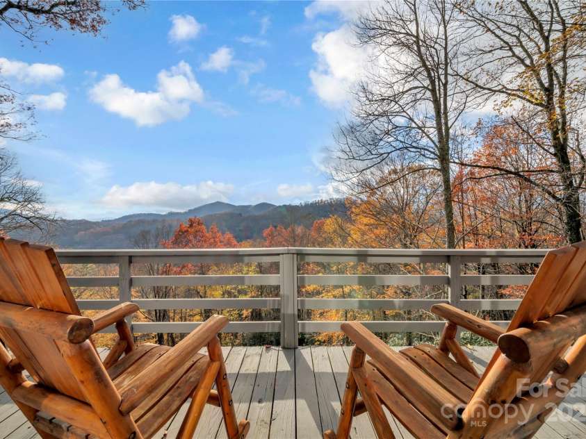 620 Glenview Road, Newland, NC 28657.  MLS# CAR4286768, YatesRealty ID 29044. 