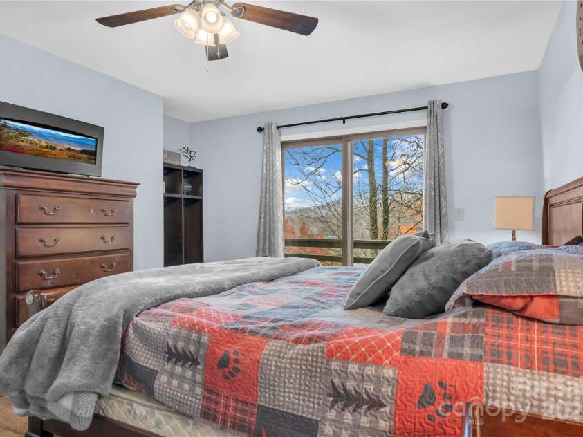 620 Glenview Road, Newland, NC 28657.  MLS# CAR4286768, YatesRealty ID 29044. 