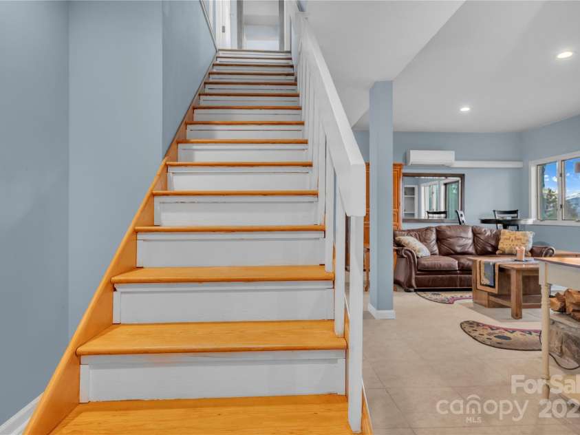 620 Glenview Road, Newland, NC 28657.  MLS# CAR4286768, YatesRealty ID 29044. 