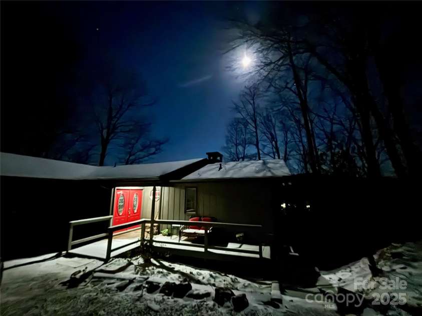 620 Glenview Road, Newland, NC 28657.  MLS# CAR4286768, YatesRealty ID 29044. Full Moon