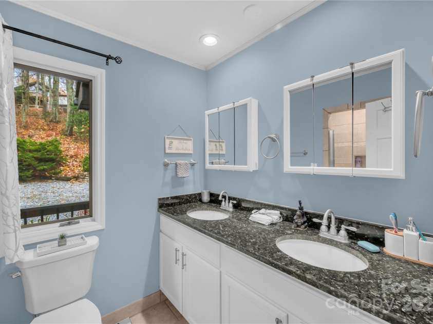 620 Glenview Road, Newland, NC 28657.  MLS# CAR4286768, YatesRealty ID 29044. Primary Bath