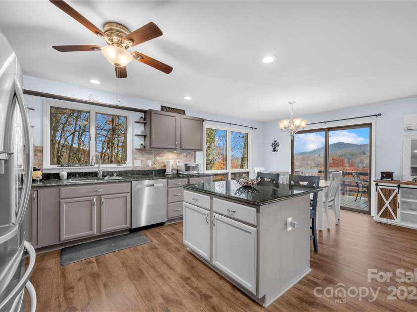 620 Glenview Road, Newland, NC 28657.  MLS# CAR4332877, YatesRealty ID 29044. 