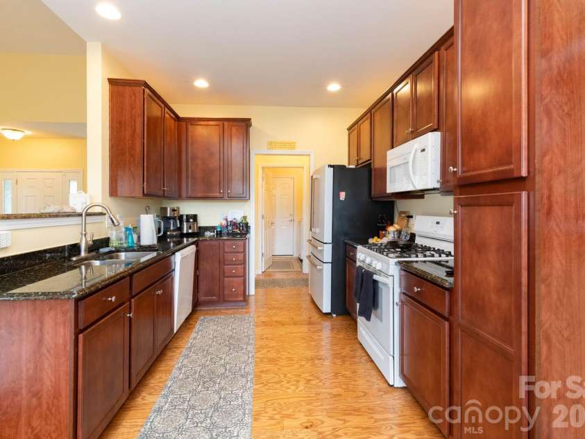 407 Bell Lily Drive, Weaverville, NC 28787.  MLS# CAR4379764, YatesRealty ID 29045. Kitchen