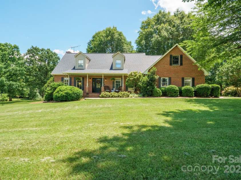 5567 Quail Creek Drive, Granite Falls, NC 28630.  MLS# CAR4286609, YatesRealty ID 29045. 5567 Quail Creek Drive