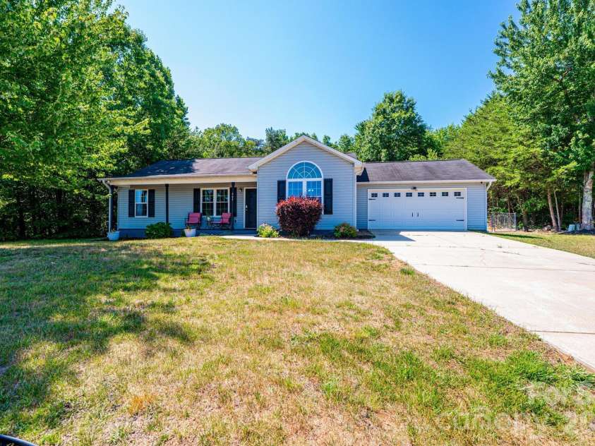 205 Winding Cedar Drive, Statesville, NC 28677.  MLS# CAR4386333, YatesRealty ID 29046. 