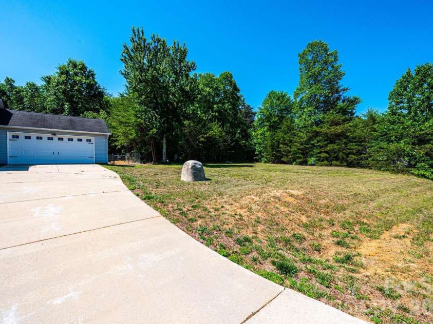 205 Winding Cedar Drive, Statesville, NC 28677.  MLS# CAR4386333, YatesRealty ID 29046. 