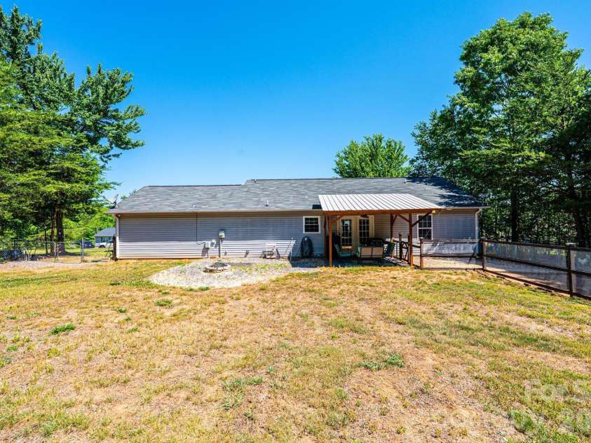 205 Winding Cedar Drive, Statesville, NC 28677.  MLS# CAR4386333, YatesRealty ID 29046. 