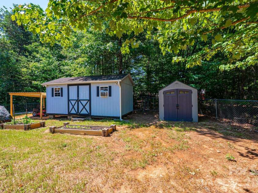 205 Winding Cedar Drive, Statesville, NC 28677.  MLS# CAR4386333, YatesRealty ID 29046. 