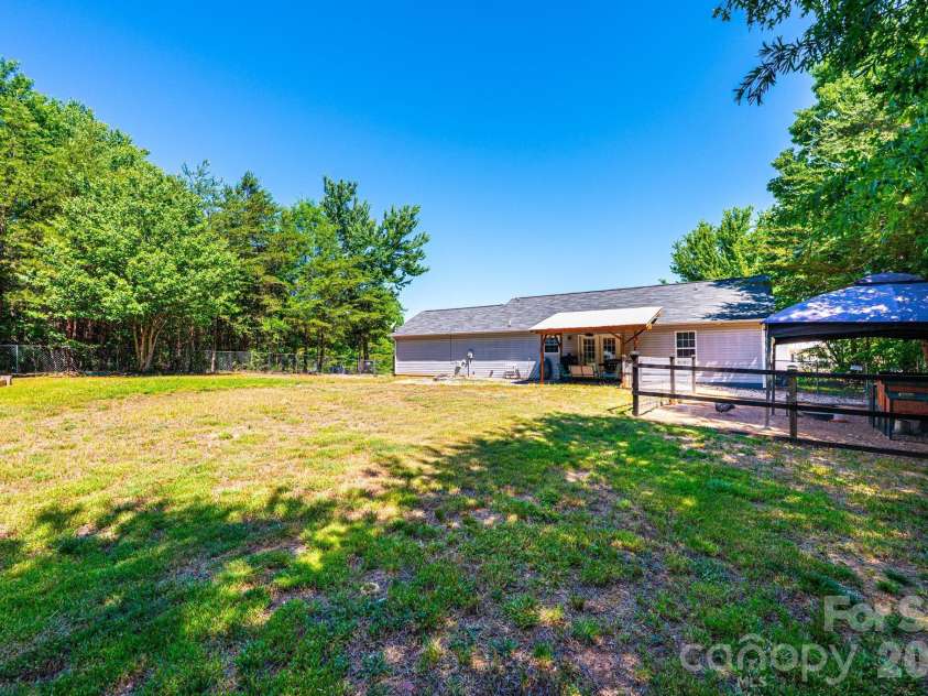 205 Winding Cedar Drive, Statesville, NC 28677.  MLS# CAR4386333, YatesRealty ID 29046. 