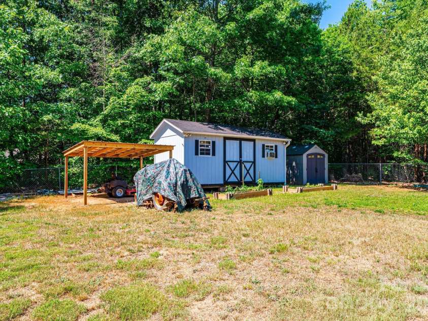 205 Winding Cedar Drive, Statesville, NC 28677.  MLS# CAR4386333, YatesRealty ID 29046. 
