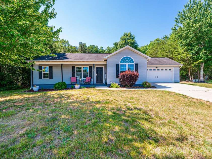205 Winding Cedar Drive, Statesville, NC 28677.  MLS# CAR4386333, YatesRealty ID 29046. 