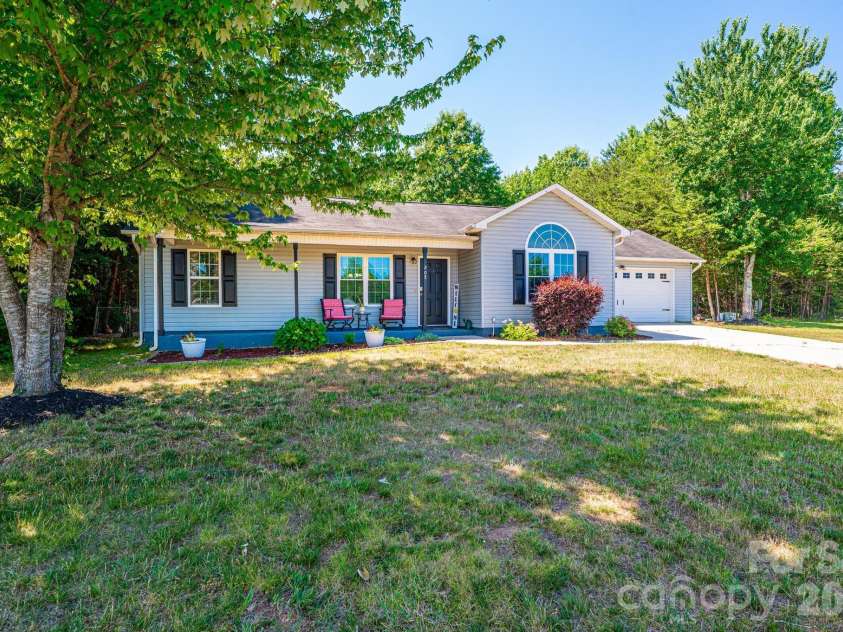205 Winding Cedar Drive, Statesville, NC 28677.  MLS# CAR4386333, YatesRealty ID 29046. 