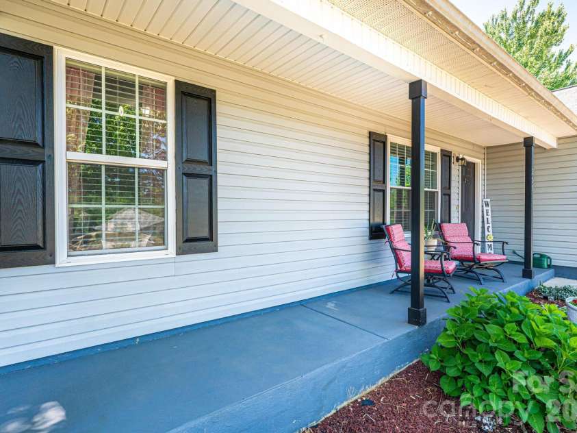 205 Winding Cedar Drive, Statesville, NC 28677.  MLS# CAR4386333, YatesRealty ID 29046. 