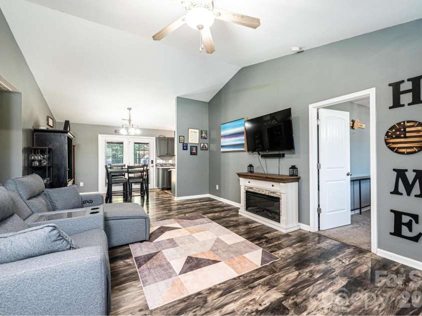 205 Winding Cedar Drive, Statesville, NC 28677.  MLS# CAR4386333, YatesRealty ID 29046. 