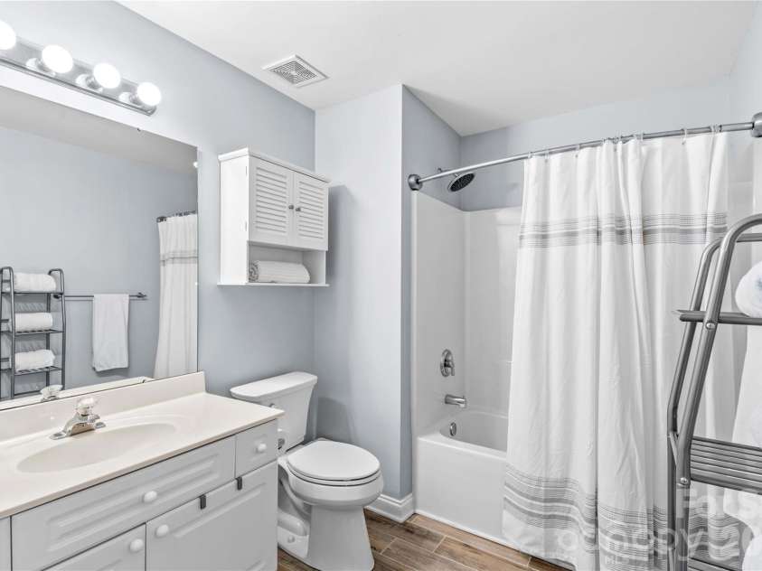 104 Middleton Place, Mooresville, NC 28117.  MLS# CAR4387019, YatesRealty ID 29049. Bathroom 3