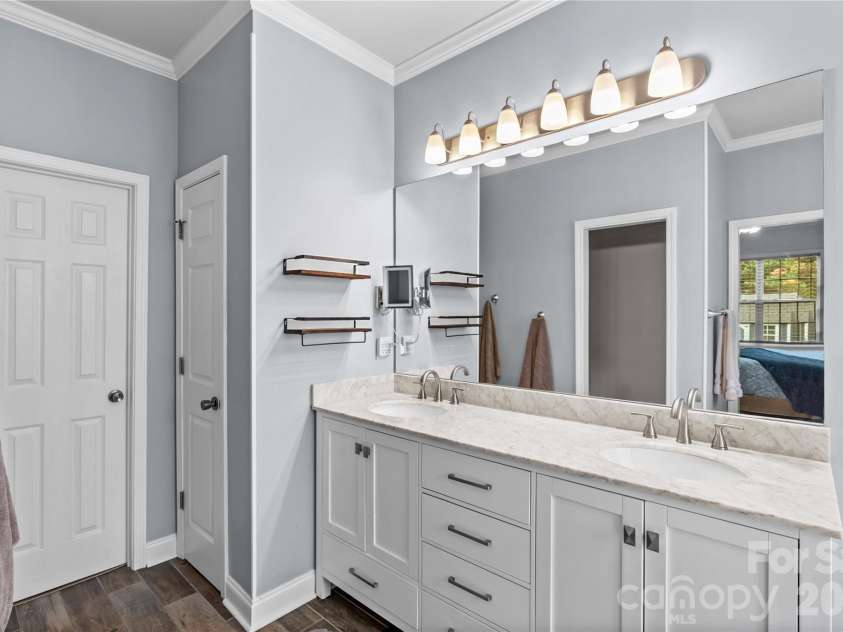 104 Middleton Place, Mooresville, NC 28117.  MLS# CAR4387019, YatesRealty ID 29049. Primary Bathroom