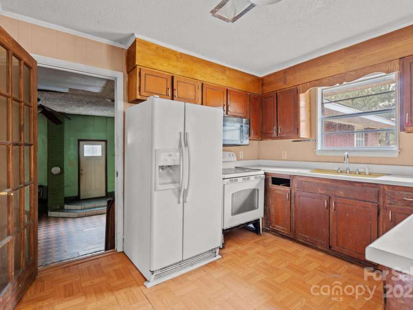 9329 Central Boulevard, Winnabow, NC 28479.  MLS# CAR4208156, YatesRealty ID 2905. 