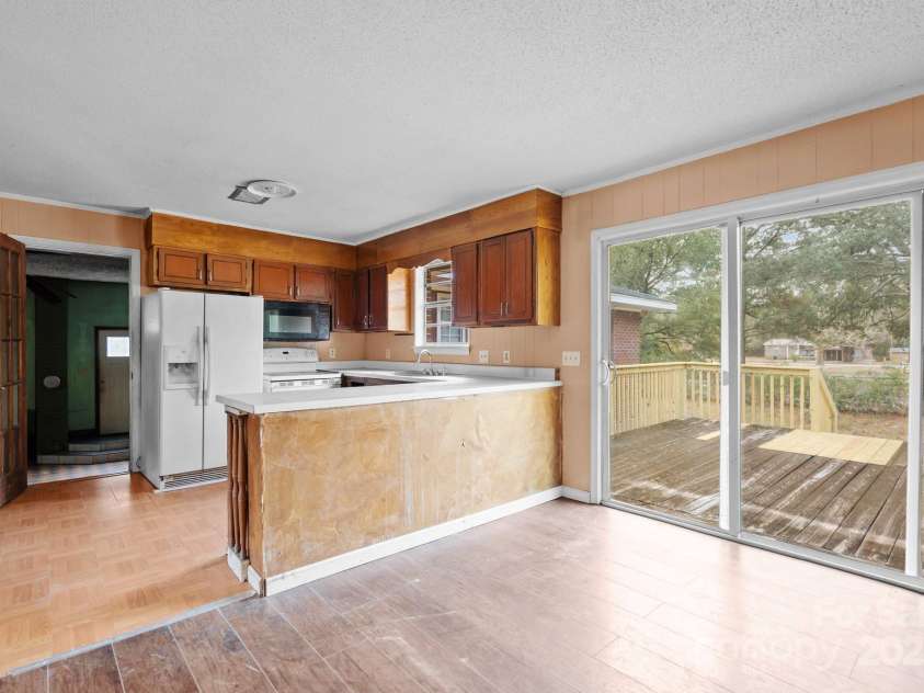 9329 Central Boulevard, Winnabow, NC 28479.  MLS# CAR4208156, YatesRealty ID 2905. 