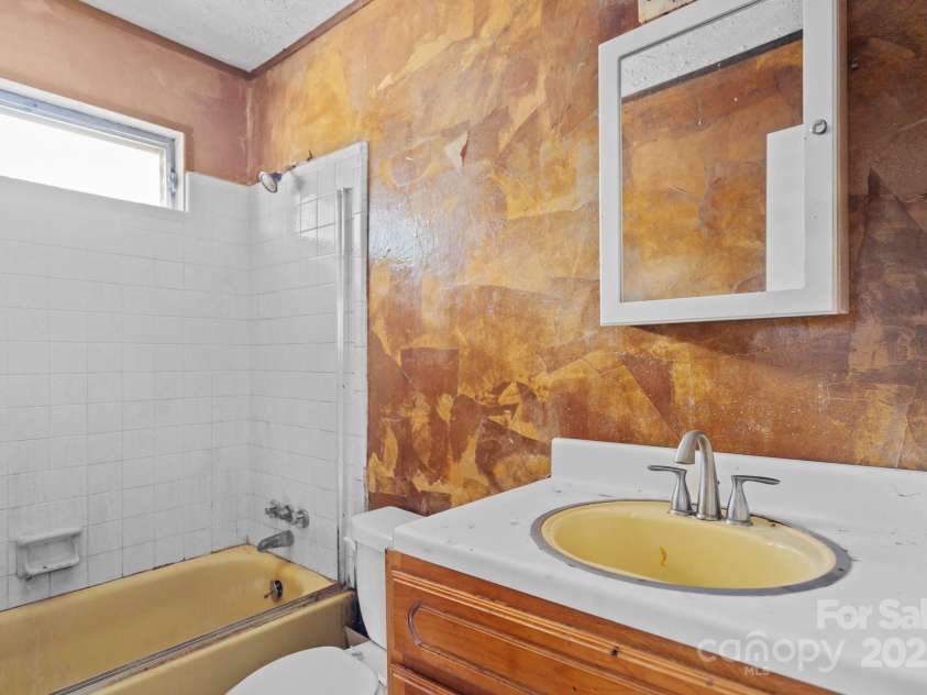 9329 Central Boulevard, Winnabow, NC 28479.  MLS# CAR4208156, YatesRealty ID 2905. 