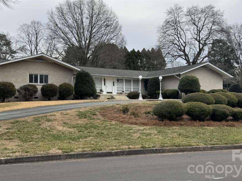 938 Sandswood Drive, Gastonia, NC 28054.  MLS# CAR4340144, YatesRealty ID 2905. 