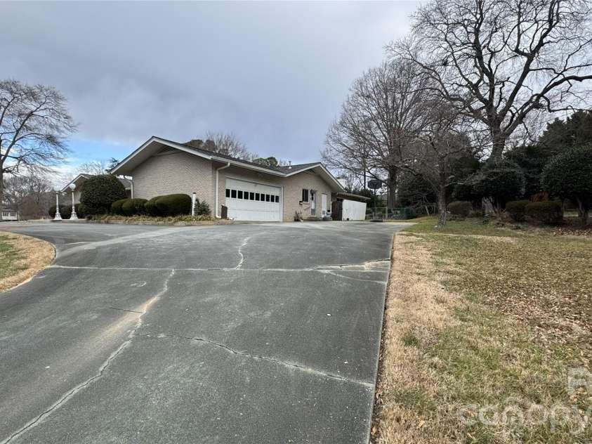 938 Sandswood Drive, Gastonia, NC 28054.  MLS# CAR4340144, YatesRealty ID 2905. 