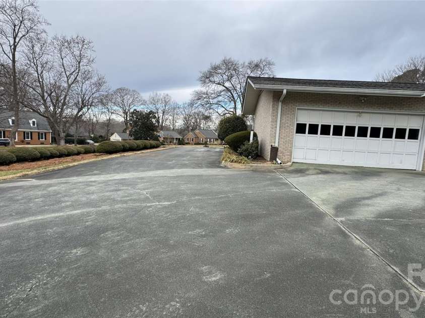 938 Sandswood Drive, Gastonia, NC 28054.  MLS# CAR4340144, YatesRealty ID 2905. 