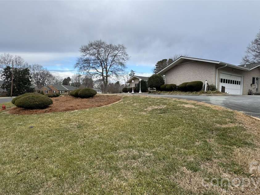 938 Sandswood Drive, Gastonia, NC 28054.  MLS# CAR4340144, YatesRealty ID 2905. 