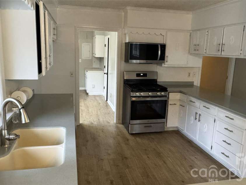 938 Sandswood Drive, Gastonia, NC 28054.  MLS# CAR4340144, YatesRealty ID 2905. 