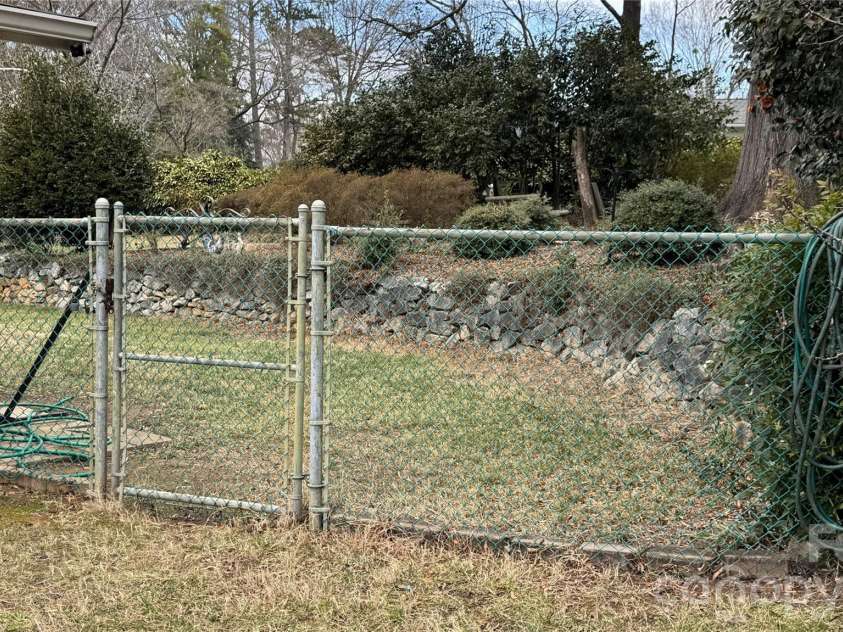 938 Sandswood Drive, Gastonia, NC 28054.  MLS# CAR4340144, YatesRealty ID 2905. 