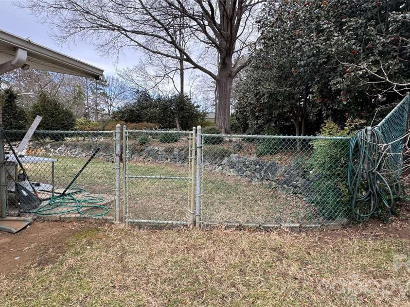 938 Sandswood Drive, Gastonia, NC 28054.  MLS# CAR4340144, YatesRealty ID 2905. 