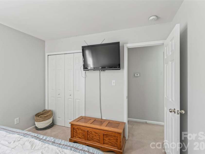 14913 Asheton Creek Drive, Charlotte, NC 28273.  MLS# CAR4367657, YatesRealty ID 29053. 