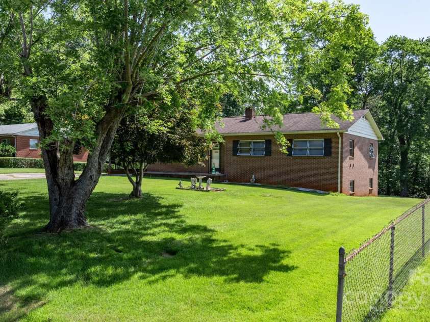 204 Whitley Road, Morganton, NC 28655.  MLS# CAR4280379, YatesRealty ID 29054. 