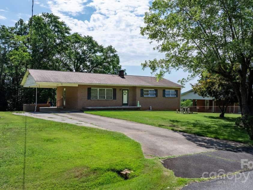204 Whitley Road, Morganton, NC 28655.  MLS# CAR4280379, YatesRealty ID 29054. 