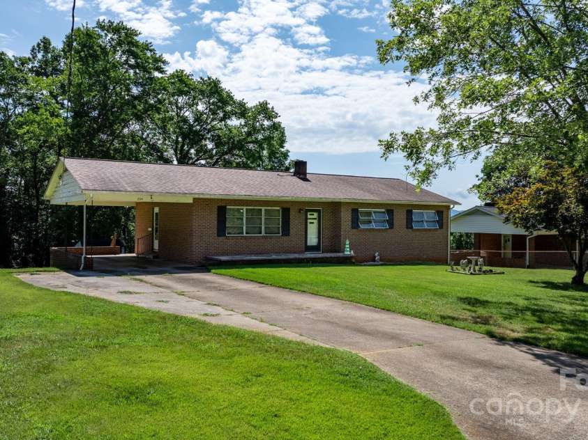 204 Whitley Road, Morganton, NC 28655.  MLS# CAR4280379, YatesRealty ID 29054. 