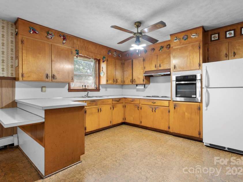 204 Whitley Road, Morganton, NC 28655.  MLS# CAR4280379, YatesRealty ID 29054. 