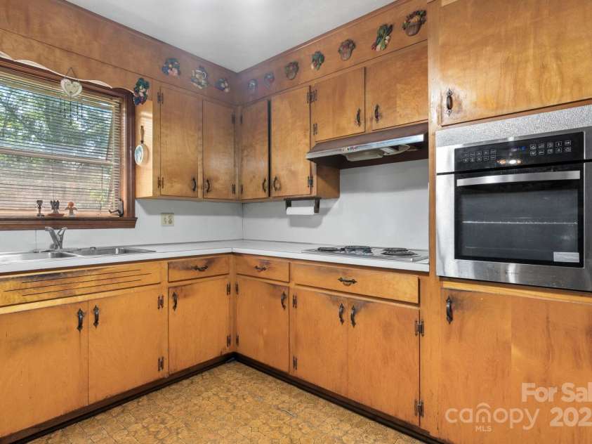 204 Whitley Road, Morganton, NC 28655.  MLS# CAR4280379, YatesRealty ID 29054. 