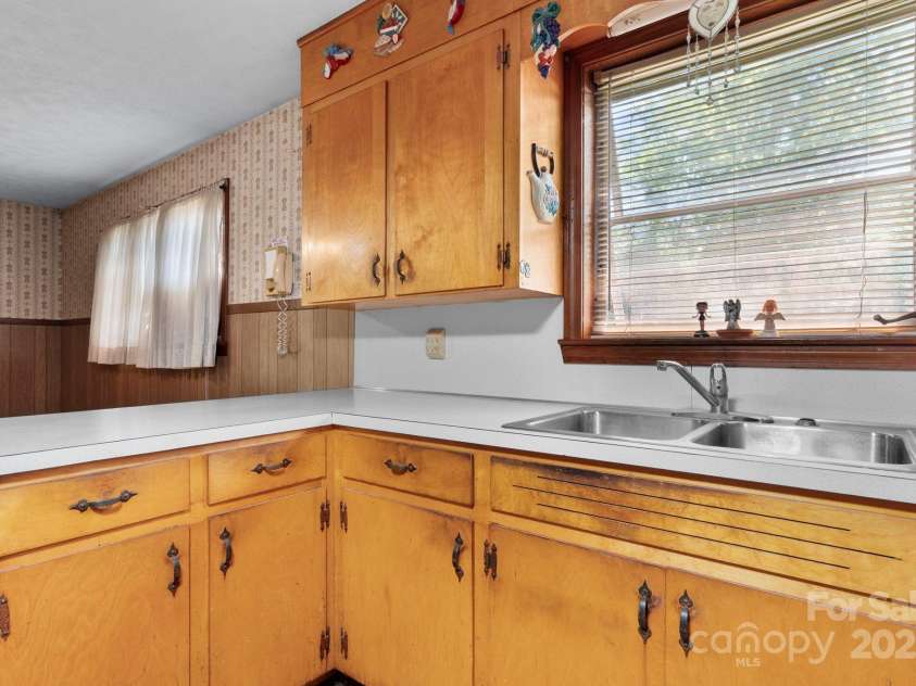 204 Whitley Road, Morganton, NC 28655.  MLS# CAR4280379, YatesRealty ID 29054. 