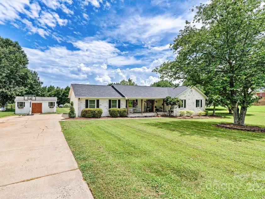 978 La Forest Lane, Concord, NC 28027.  MLS# CAR4280916, YatesRealty ID 29055. 