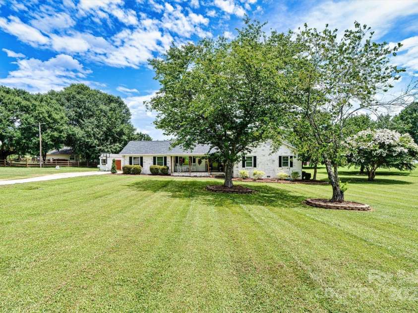 978 La Forest Lane, Concord, NC 28027.  MLS# CAR4280916, YatesRealty ID 29055. 