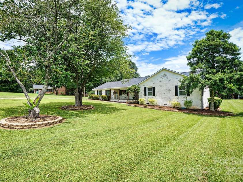 978 La Forest Lane, Concord, NC 28027.  MLS# CAR4280916, YatesRealty ID 29055. 