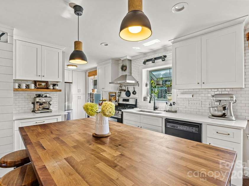 978 La Forest Lane, Concord, NC 28027.  MLS# CAR4280916, YatesRealty ID 29055. 