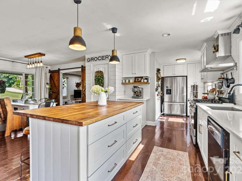 978 La Forest Lane, Concord, NC 28027.  MLS# CAR4280916, YatesRealty ID 29055. 