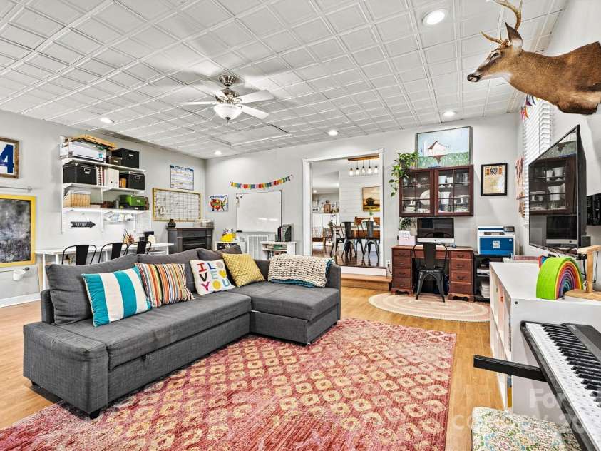 978 La Forest Lane, Concord, NC 28027.  MLS# CAR4280916, YatesRealty ID 29055. 