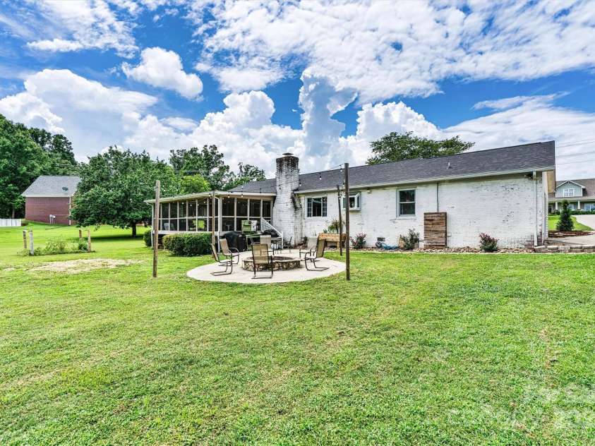 978 La Forest Lane, Concord, NC 28027.  MLS# CAR4280916, YatesRealty ID 29055. 