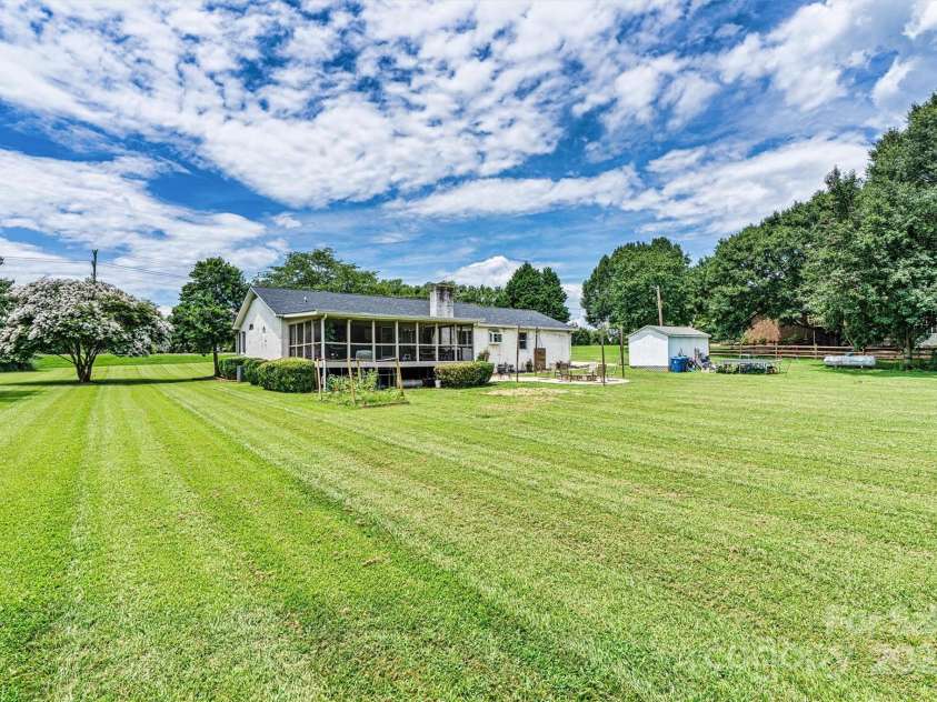 978 La Forest Lane, Concord, NC 28027.  MLS# CAR4280916, YatesRealty ID 29055. 