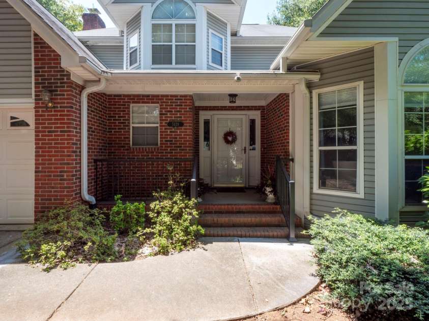 7429 Rock Island Road, Charlotte, NC 28278.  MLS# CAR4286625, YatesRealty ID 29056. 